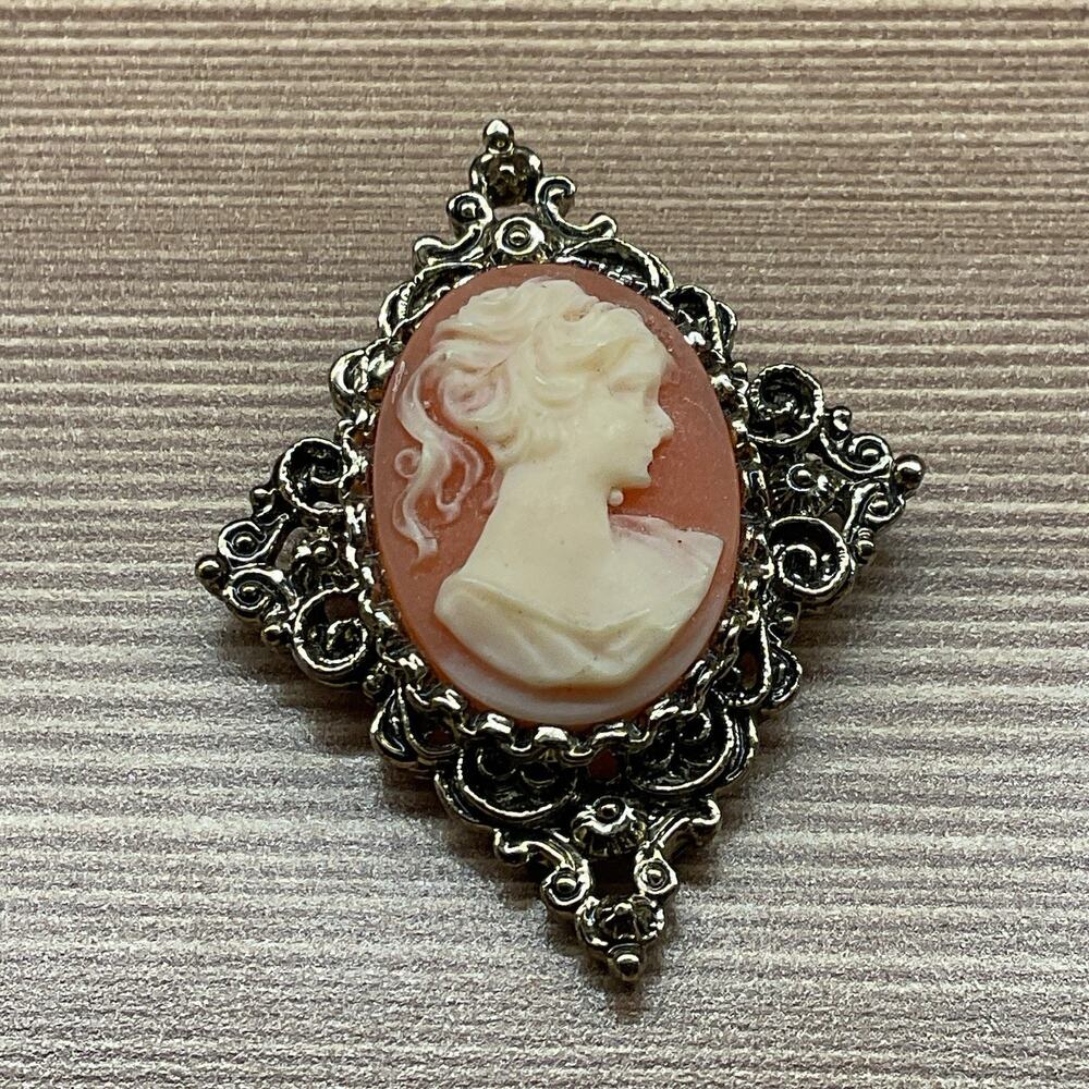 Gerry's‎ Victorian Style Bust Pink White Cameo Brooch Gold Tone Filigree Border
